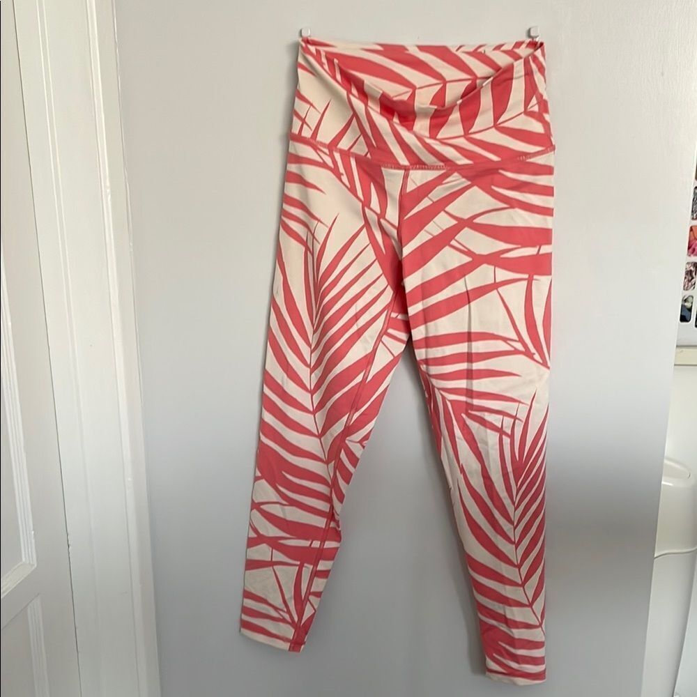 Aerie Pink and Cream Leaf Pattern Leggings size M